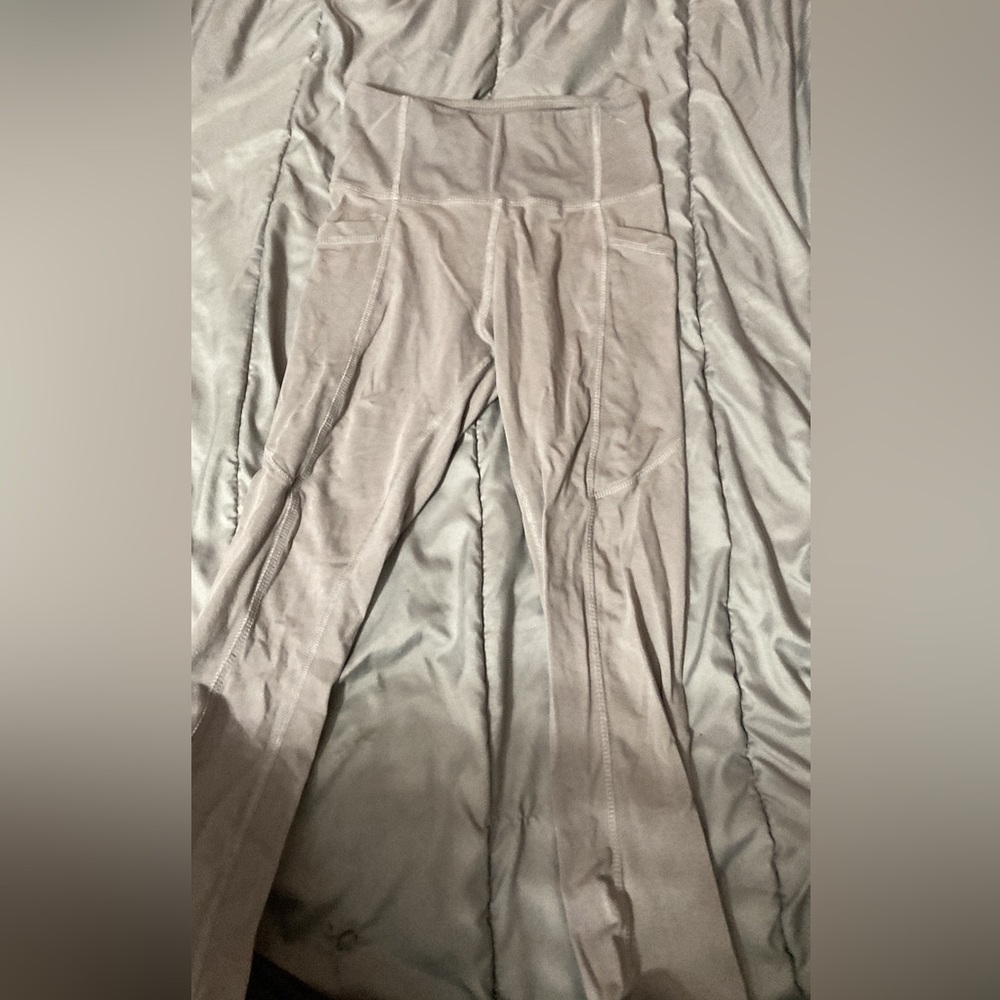 Med off white leggings w/ pockets